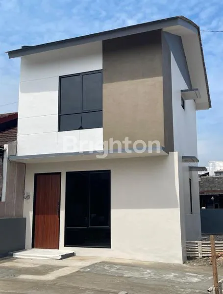 image HUNIAN 2 LANTAI DEKAT PUSAT PERBELANJAAN DI PERUMAHAN GRAHA MUKTI RESIDENCE SEMARANG TIMUR  (1)