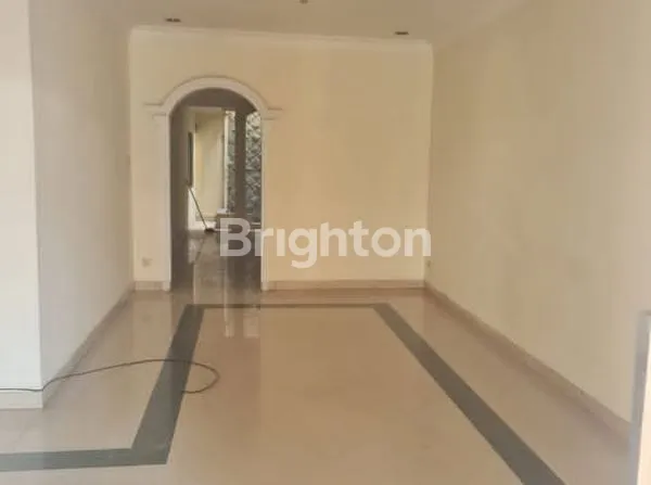 image RUMAH STRATEGIS SEMI-FURNISHED 5 KAMAR DI KEBON BARU, TEBET, JAKARTA SELATAN (5)