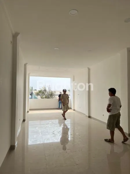 image RUKO TIGA LANTAI SIAP PAKAI | PONDOK GEDE - BEKASI (4)