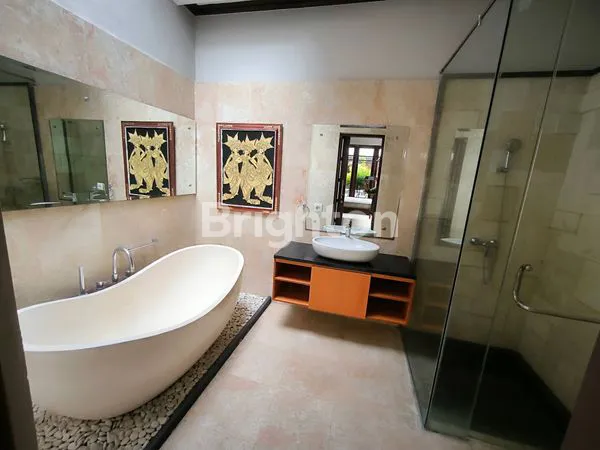 image RUMAH SEMI VILLA 3 KAMAR MODERN DEKAT BALI KIDDY SCHOOL KEROBOKAN (6)