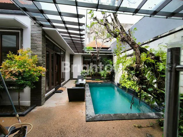 image RUMAH SEMI VILLA 3 KAMAR MODERN DEKAT BALI KIDDY SCHOOL KEROBOKAN (1)