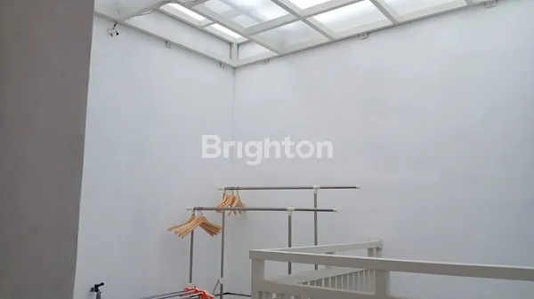 image DIJUAL RUMAH MANSION NINE LAKARSANTRI MURAH SURABAYA (5)