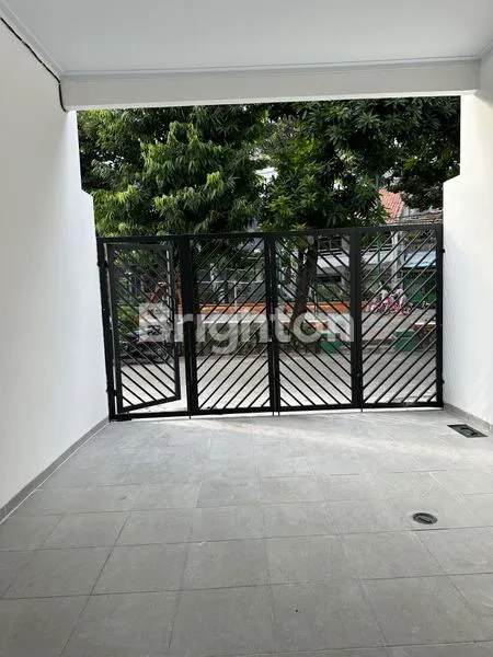 image RUMAH 3 LANTAI TANJUNG DUREN, MODERN & STRATEGIS (2)