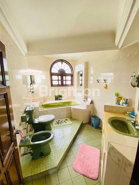 image RUMAH MEWAH FULLY FURNISHED 0 JALAN DHARMAHUSADA INDAH DEKAT GALAXY MALL-DEKAT MANYAR KERTOARJO (7)