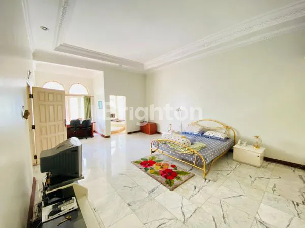 image RUMAH MEWAH FULLY FURNISHED 0 JALAN DHARMAHUSADA INDAH DEKAT GALAXY MALL-DEKAT MANYAR KERTOARJO (5)