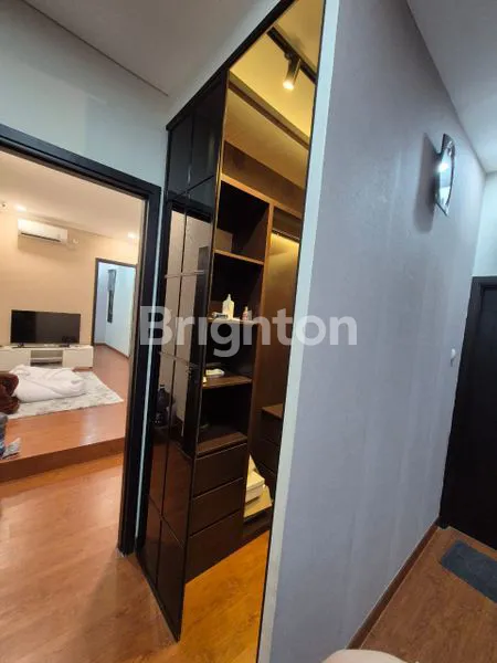 image RUMAH BERDESAIN MEWAH DENGAN 3+1 KAMAR TIDUR DI JAKARTA GARDEN CITY, DEKAT AEON MALL, CAKUNG, JAKARTA TIMUR (5)