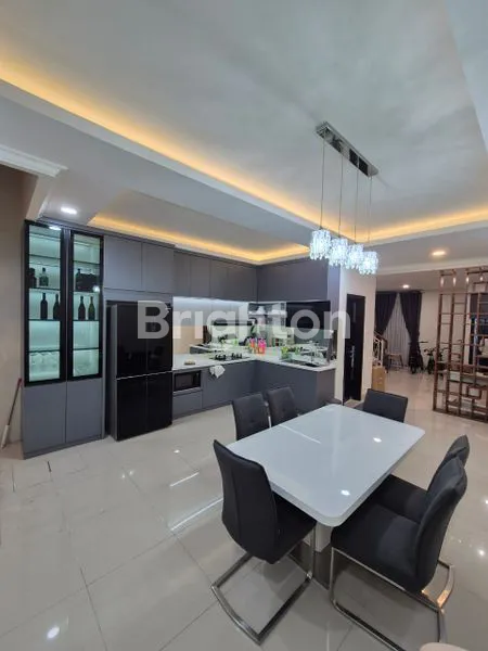 image RUMAH BERDESAIN MEWAH DENGAN 3+1 KAMAR TIDUR DI JAKARTA GARDEN CITY, DEKAT AEON MALL, CAKUNG, JAKARTA TIMUR (3)