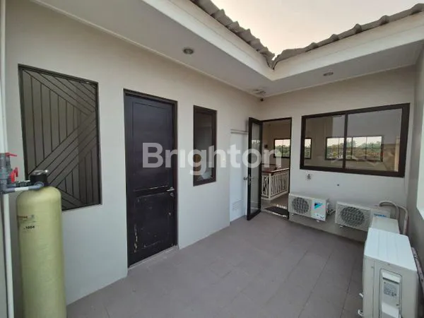 image RUMAH BERDESAIN MEWAH DENGAN 3+1 KAMAR TIDUR DI JAKARTA GARDEN CITY, DEKAT AEON MALL, CAKUNG, JAKARTA TIMUR (8)