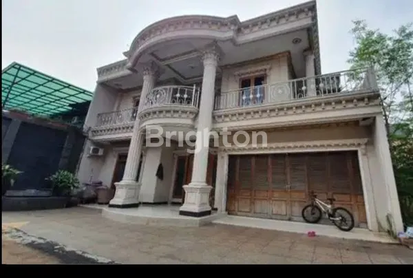 image RUMAH MEWAH BERGAYA MEDITERANIA DI JAKARTA TIMUR (2)