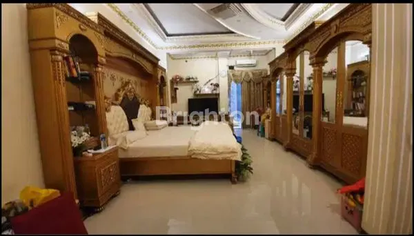 image RUMAH MEWAH BERGAYA MEDITERANIA DI JAKARTA TIMUR (4)