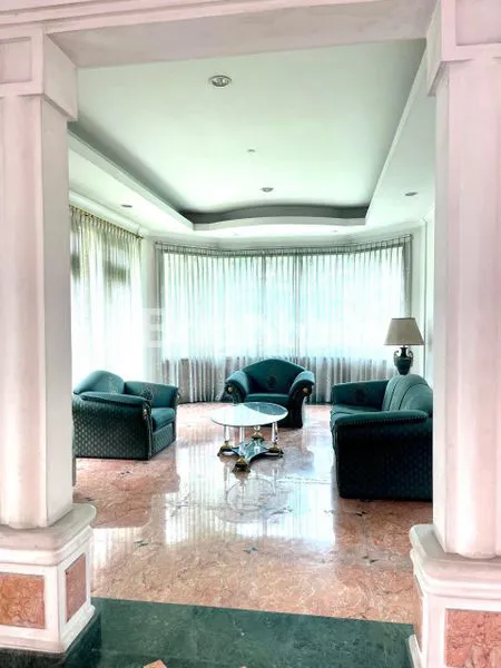 image RUMAH MEWAH HARGA RAMAH DI LINGKUNGAN ELIT PUSAT KOTA BOGOR (4)