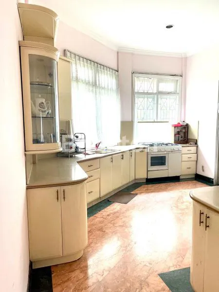 image RUMAH MEWAH HARGA RAMAH DI LINGKUNGAN ELIT PUSAT KOTA BOGOR (3)