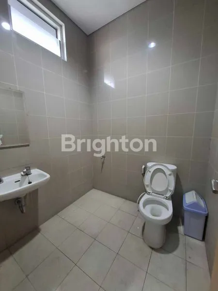 image RUKO SLAMET RIYADI SIAP PAKAI PRIME LOCATION 3 LANTAI (2)