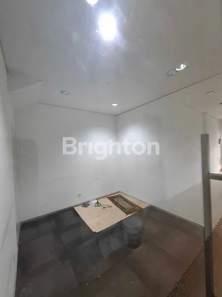 image RUKO SLAMET RIYADI SIAP PAKAI PRIME LOCATION 3 LANTAI (8)