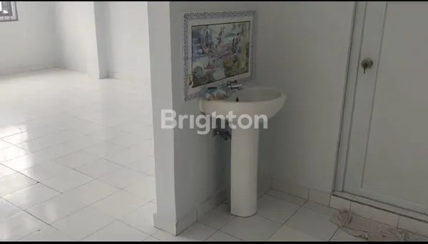 image RUKO STRATEGIS 3 LANTAI DI JL. PERUM DALUNG PERMAI, DEKAT PUSAT KOTA BADUNG (5)