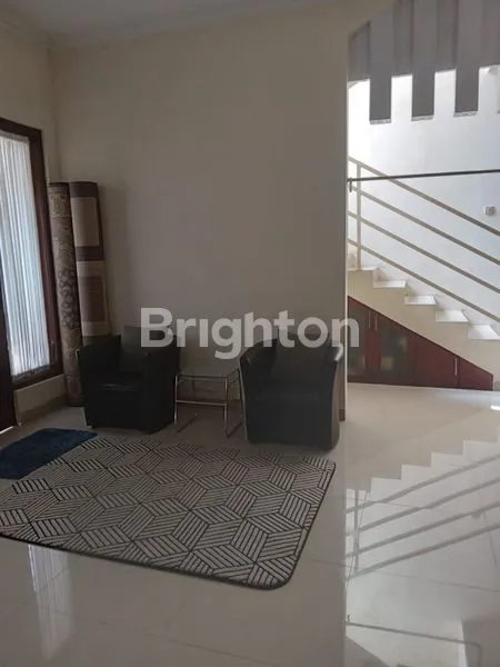 image RUMAH 2 LANTAI DESAIN MINIMALIS DI PERUMAHAN TAMAN ANGGREK GENTAN 1 (3)