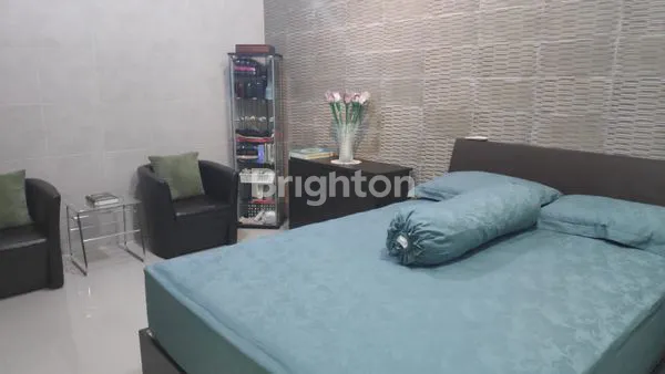 image RUMAH 2 LANTAI DESAIN MINIMALIS DI PERUMAHAN TAMAN ANGGREK GENTAN 1 (5)