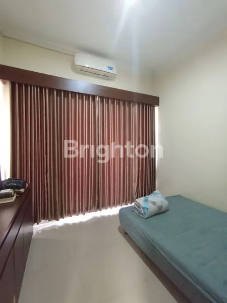 image RUMAH 2 LANTAI DESAIN MINIMALIS DI PERUMAHAN TAMAN ANGGREK GENTAN 1 (7)