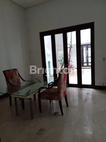 image RUMAH MEWAH SEMI-FURNISH DI JL. VILLA GADING INDAH, KELAPA GADING (6)