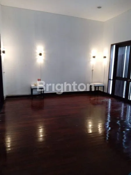 image RUMAH MEWAH SEMI-FURNISH DI JL. VILLA GADING INDAH, KELAPA GADING (1)