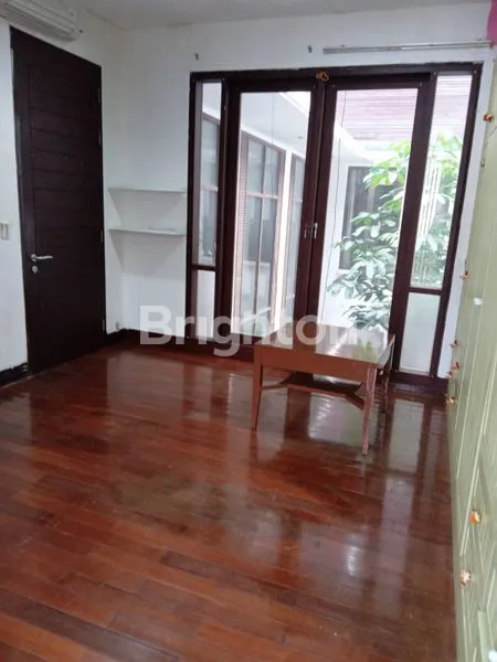 image RUMAH MEWAH SEMI-FURNISH DI JL. VILLA GADING INDAH, KELAPA GADING (5)