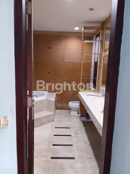 image RUMAH MEWAH SEMI-FURNISH DI JL. VILLA GADING INDAH, KELAPA GADING (2)