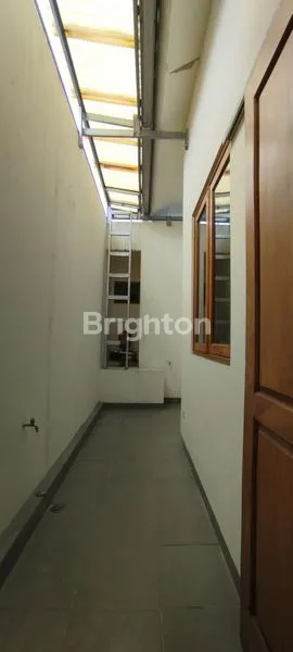 image RUMAH FULLY-FURNISHED SIAP HUNI DI JL. BUNGA-BUNGA, LOWOKWARU MALANG (8)