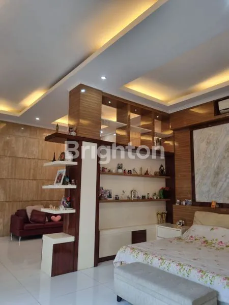 image RUMAH MEWAH 2 LANTAI DI KEMANG PRATAMA REGENCY, VIEW TAMAN (3)