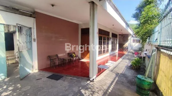 image HANYA INI!!! RUMAH LUAS KONDISI ISTIMEWA DI TENGAH KOTA SOLO BANGET !! (2)