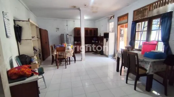 image HANYA INI!!! RUMAH LUAS KONDISI ISTIMEWA DI TENGAH KOTA SOLO BANGET !! (3)