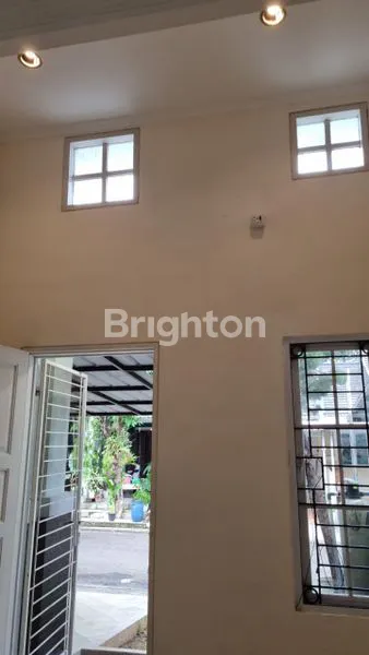 image RUMAH TERAWAT DAN SIAP HUNI DI CLUSTER STRATEGIS HARGA MIRING DI CLUSTER KOTA WISATA CIBUBUR (5)