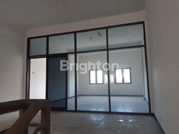 image RUKO 3 LANTAI DIKAWASAN ELIT (7)