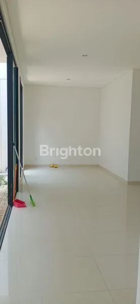 image DI JUAL RUMAH MODERN DI SUMMARECON BOGOR CLUSTER PINEWOOD, DEKAT GERBANG TOL SELATAN (TOL JAGORAWI) HANYA SEKITAR 3-7 MENIT, 20 MENIT KE STASIN BOGOR PERJALANAN DENGAN MOBIL, DEKAT TERMINAL BARANANGSIANG 15 MENIT (4)