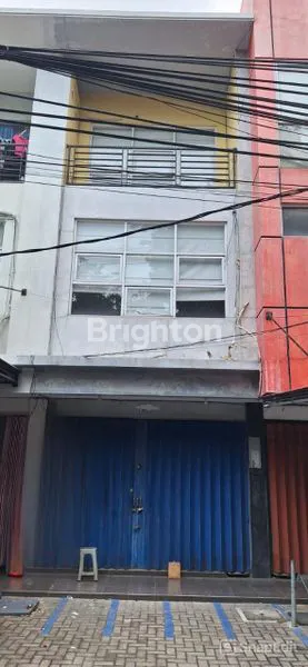 RUKO STRATEGIS DI JL. JAKSA AGUNG SOEPRAPTO, GRESIK - SEMI FURNISH, SHM, 4 KT, LB 173 M2