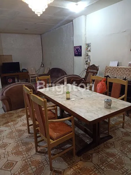 image RUMAH TUA 2½ LANTAI DI PAKUWON JELAMBAR JAKARTA BARAT (6)