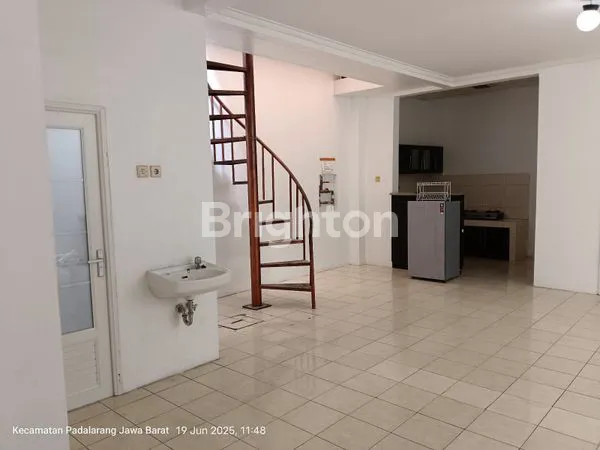 image RUMAH MEWAH SEMI-FURNISH DI KOTA BARU PARAHYANGAN (4)