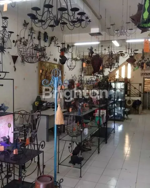 image SHOWROOM + HUNIAN 3 LANTAI DI LOKASI STRATEGIS – KEROBOKAN, KUTAKESEMPATAN ISTIMEWA MEMILIKI PROPERTI MULTIFUNGSI DI PUSAT AKTIVITAS BISNIS KEROBOKAN, BALI! (3)