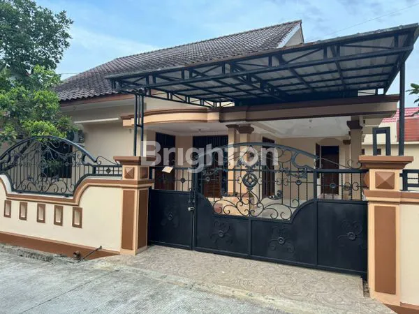 image RUMAH BESAR DANGAN HALAMAN LUAS  (1)
