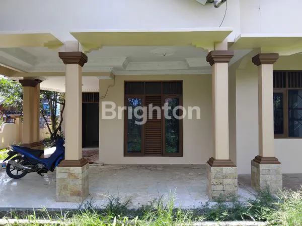 image RUMAH BESAR DANGAN HALAMAN LUAS  (6)