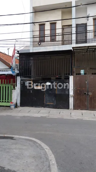 image RUMAH SIAP HUNI 3 LANTAI ROXY (1)