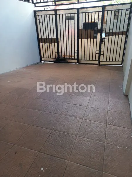 image RUMAH SIAP HUNI 3 LANTAI ROXY (2)