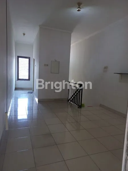 image RUMAH SIAP HUNI 3 LANTAI ROXY (4)