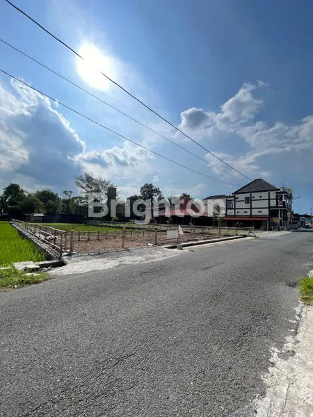 image DIJUAL TANAH STRATEGIS COCOK UNTUK TEMPAT TINGGAL, VILLA TEMPAT USAHA LOKASI JL UMBUL PERMAI LOJAJAR SINDUHARJO NGAGLIK SLEMAN YOGYAKARTA  (1)