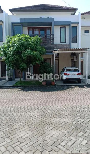 image RUMAH 2 LANTAI DESAIN MINIMALIS DI PERUMAHAN TAMAN ANGGREK GENTAN 1 (1)