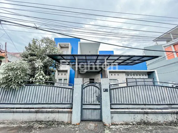 image RUMAH MEWAH DI LOKASI STRATEGIS - 2 LANTAI, 5+1 KAMAR TIDUR, GARASI 3 MOBIL, DEKAT PINTU TOL! (1)