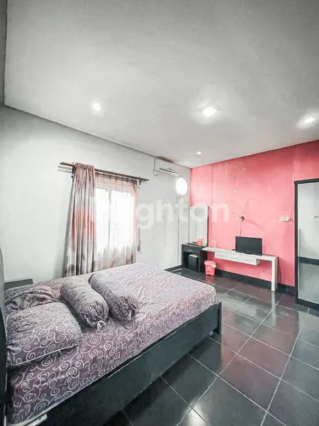 image RUMAH MEWAH DI LOKASI STRATEGIS - 2 LANTAI, 5+1 KAMAR TIDUR, GARASI 3 MOBIL, DEKAT PINTU TOL! (5)