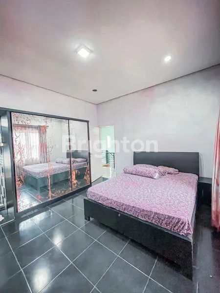 image RUMAH MEWAH DI LOKASI STRATEGIS - 2 LANTAI, 5+1 KAMAR TIDUR, GARASI 3 MOBIL, DEKAT PINTU TOL! (6)