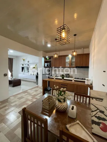 image RUMAH BARU FULL FURNISHED DI PERUM SAVASA, CIKARANG BEKASI - 2 LANTAI, 2+1 KAMAR TIDUR, DEKAT FASILITAS UMUM (3)