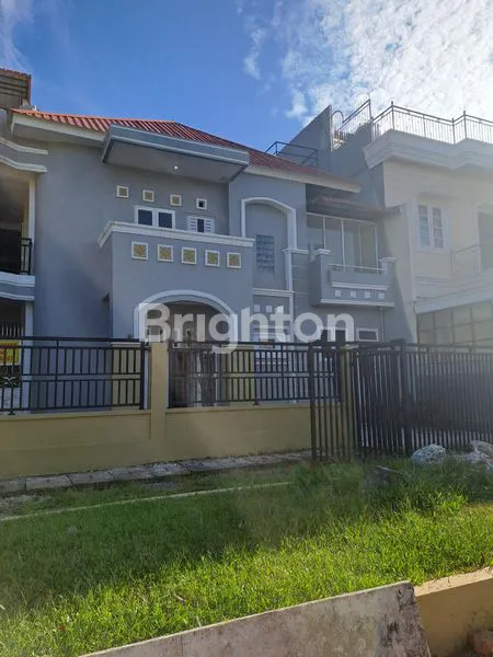 RUMAH BESAR 2.5 LANTAI