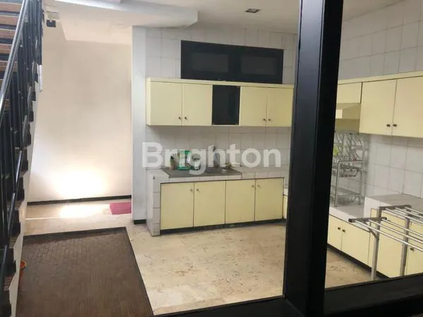 image RUMAH LUAS COCOK UNTUK KANTOR-RESTAURANT-CAFE AREA STRATEGIS PUSAT KOTA MALANG AREA KLOJEN (7)